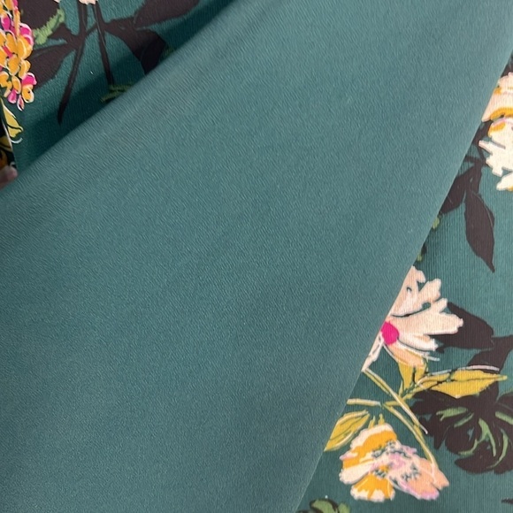 Wayf floral dress green true wrap with yellow pink white flowers ruffle Vneck M - Picture 7 of 13